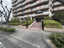 【大阪府/吹田市西御旅町】セントポリア北大阪ヴィゾン弐番館 アプローチ