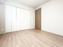 【大阪府/吹田市広芝町】リベール江坂 洋室