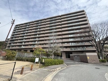 【大阪府/吹田市上山田】ローレルコート北千里 外観