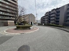 【大阪府/吹田市上山田】ローレルコート北千里 前面道路