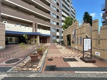 【大阪府/吹田市山田市場】パレ千里 壱号棟 アプローチ