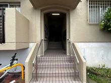 【大阪府/吹田市青葉丘南】メゾン千里丘 T棟5番街 アプローチ