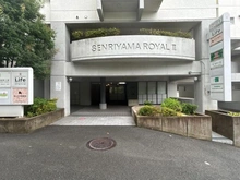 【大阪府/吹田市千里山西】千里山ロイヤルマンション 二番街D 棟 アプローチ