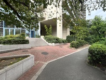 【大阪府/大阪市東淀川区上新庄】コスモシティ森林公園 3番館 アプローチ