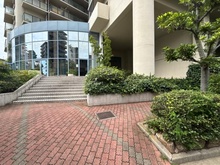 【大阪府/大阪市東淀川区上新庄】コスモシティ森林公園 3番館 アプローチ