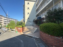 【大阪府/吹田市山手町】関大前スカイハイツ A棟 アプローチ