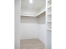 【大阪府/吹田市新芦屋上】ユニハイム千里丘 1号棟 収納