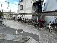 【大阪府/吹田市五月が丘東】ローズコーポ千里 C棟 駐輪場