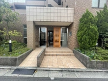 【大阪府/吹田市出口町】エステムコート吹田・片山公園フローラ エントランス