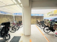 【大阪府/吹田市千里山竹園】千里山さつきヴィラ 駐輪場