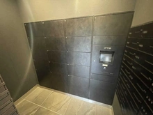 【大阪府/吹田市広芝町】グランアッシュ江坂 宅配BOX