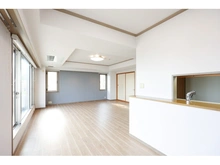 【兵庫県/宝塚市雲雀丘山手】メゾン雲雀丘花屋敷 リビング・ダイニング
