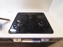 【神奈川県/横浜市緑区いぶき野】エンゼルハイム長津田 キッチン：三口コンロ