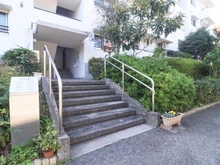 【神奈川県/横浜市青葉区鴨志田町】グリーンヒル鴨志田西団地 10号棟 エントランス