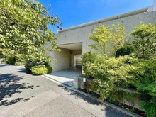 【神奈川県/横浜市青葉区青葉台】青葉台コートテラス エントランス:外出先によって使い分けができるサブエントランスです