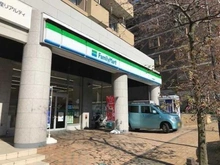 【神奈川県/横浜市青葉区荏田西】ヒルズ市ヶ尾 ビューステージ  ファミリーマート市が尾駅前店（現地より約421m）：
