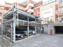 【神奈川県/川崎市宮前区南平台】ラヴィドール宮前平 駐車場