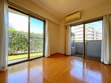 【神奈川県/横浜市緑区三保町】リブゼ横浜ブライトスクエア 洋室：約6.0帖　
主寝室としてもご利用いただけます。