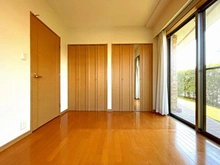 【神奈川県/横浜市緑区三保町】リブゼ横浜ブライトスクエア 洋室：約6.0帖
主寝室としてもご利用いただけます。