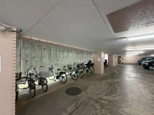 【神奈川県/横浜市緑区中山】MACビューネ中山 駐輪場