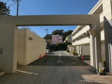 【神奈川県/横浜市中区本牧大里町】コスモ横浜本牧シーサイドテラス 駐車場入口