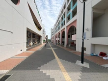 【神奈川県/横浜市緑区十日市場町】ホーメストプラザ十日市場　 東館 前面道路