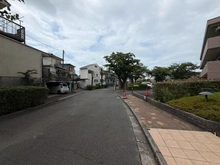 【神奈川県/横浜市青葉区市ケ尾町】クリオ市ヶ尾弐番館ガーデンヒルAコート 前面道路