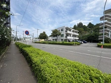 【神奈川県/横浜市都筑区荏田南】フィスナレジデンスセンター南 前面道路