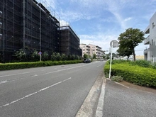【神奈川県/横浜市都筑区荏田南】フィスナレジデンスセンター南 前面道路