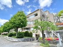 【神奈川県/横浜市青葉区松風台】グランフォルム青葉台 IV棟 外観：1990年築のヴィンテージマンション。
青葉台駅からフラットで徒歩8分の立地。