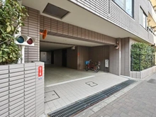 【東京都/新宿区百人町】ザ・パームス西戸山 駐車場入り口