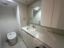 【東京都/渋谷区西原】サンクタス代々木上原 洗面所：（洗濯乾燥機備え付け）