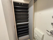 【東京都/港区芝】芝マンション 収納:玄関部分収納