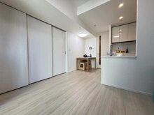 【東京都/港区浜松町】WORLD TOWER RESIDENCE リビング：【家具調度品は価格に含まれません】