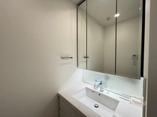 【東京都/港区浜松町】WORLD TOWER RESIDENCE 洗面室：【家具調度品は価格に含まれません】