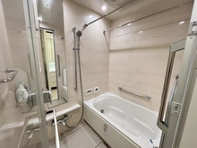 【東京都/港区浜松町】WORLD TOWER RESIDENCE 浴室：【家具調度品は価格に含まれません】