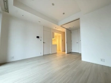 【東京都/港区浜松町】WORLD TOWER RESIDENCE リビング：奥：洋室