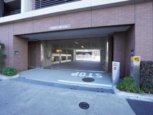 【東京都/目黒区中目黒】シティハウス中目黒テラス 駐車場：車両出入口