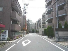 【東京都/目黒区目黒】目黒パーク・ホームズ 前面道路