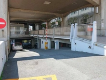 【東京都/品川区上大崎】マンション雅叙苑4号棟 駐車場：駐車場の入り口です