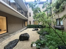 【東京都/品川区東五反田】テラス池田山 共用部：玄関から見える中庭
