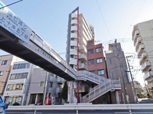 【東京都/北区上十条】ラ・ポール十条 外観：写真中央の建物