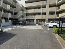 【東京都/板橋区成増】ゼファーヒルズ成増 駐車場