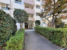 【東京都/板橋区赤塚新町】光が丘パークタウンゆりの木通り北住宅 6号棟 アプローチ