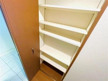 【埼玉県/朝霞市三原】グランシア志木ビューレジデンス 収納：玄関横