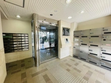 【東京都/板橋区成増】ライオンズヴィアーレ成増 エントランス：オートロック付き