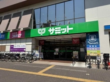 【埼玉県/志木市館】志木ニュータウン南の森 壱番街11号棟 サミットストア柳瀬川駅前店（現地より約700m）