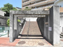 【神奈川県/横浜市保土ケ谷区上菅田町】ヴィルヌーブ横浜西谷 アプローチ
