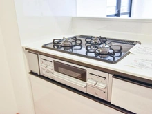 【神奈川県/横浜市神奈川区六角橋】NICアーバンハイム白楽 キッチン：三口コンロ