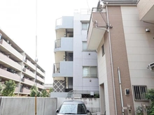 【神奈川県/川崎市中原区宮内】クオス等々力緑地 外観：写真中央の白い建物